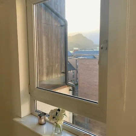 شقة 2 Bedroom Flat With Balcony Views Of Arthur's Seat