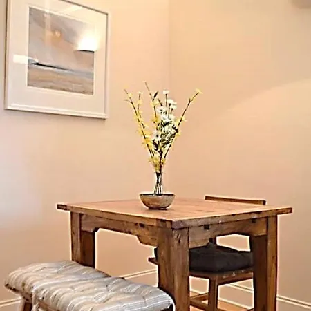 Sunny First Floor Stockbridge Flat Apartment Edinburgh