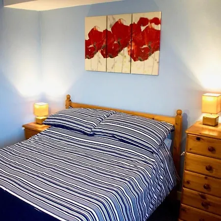 Lägenhet Welcoming And Homely 2 Bed In Location
