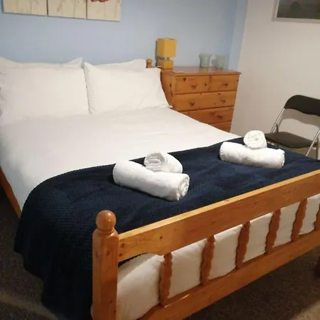 Welcoming And Homely 2 Bed In Location Lägenhet