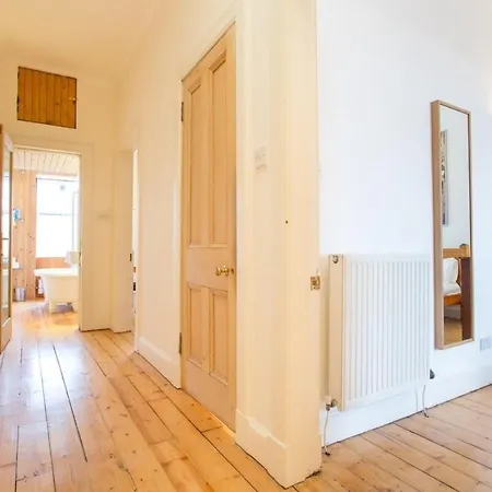 Spacious Traditional 3 Bedroom Flat In New Town Εδιμβούργο