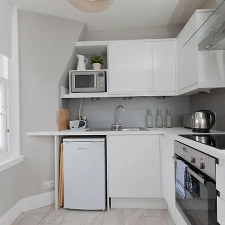 Bright Central Flat - With Stunning Views