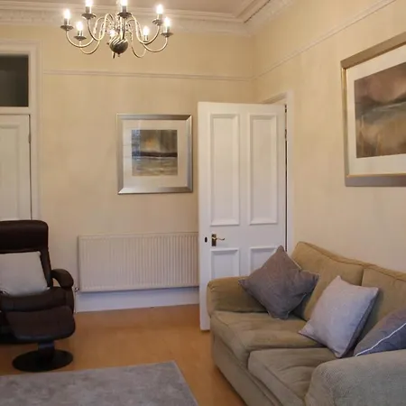 Apartment Sunny First Floor Stockbridge Flat