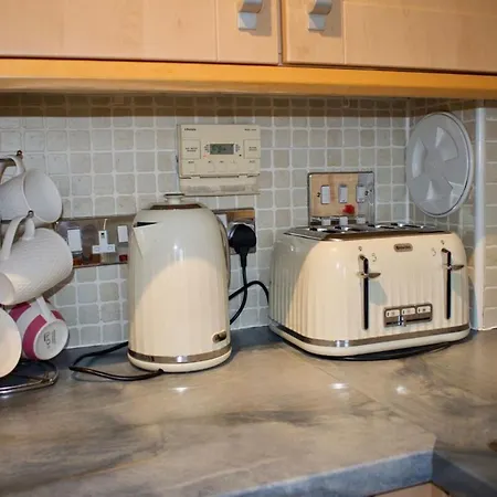 2 Bedroom Flat With Balcony Views Of Arthur's Seat شقة *