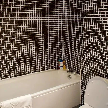 2 Bedroom Flat With Balcony Views Of Arthur's Seat إدنبرة