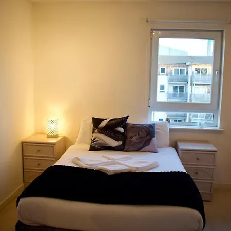 شقة 2 Bedroom Flat With Balcony Views Of Arthur's Seat إدنبرة