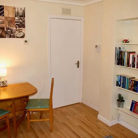Welcoming And Homely 2 Bed In Location Lägenhet *