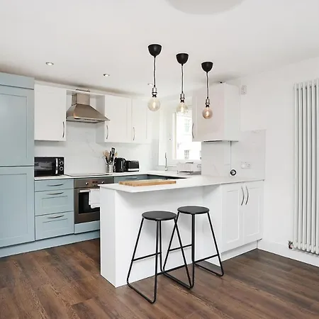 Joivy Contemporary Royal Mile With Balcony *