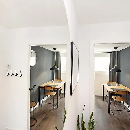 Joivy Contemporary Royal Mile With Balcony * Edinburgh