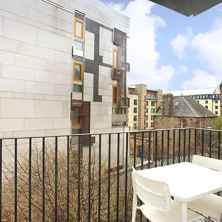 Apartment Joivy Contemporary Royal Mile With Balcony Edinburgh