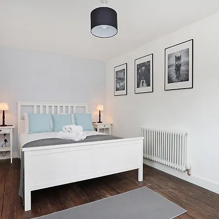 Joivy Contemporary Royal Mile With Balcony Edinburgh