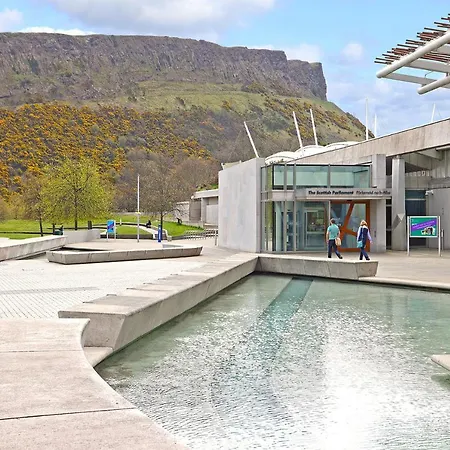 Joivy Contemporary Royal Mile With Balcony *