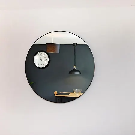 Joivy Contemporary Royal Mile With Balcony Edinburgh