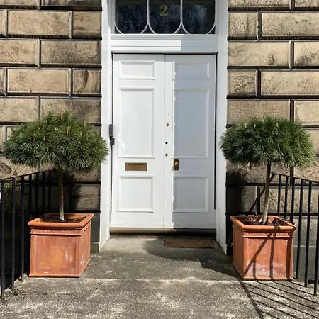Private In City Centre Townhouse Privatunterkunft