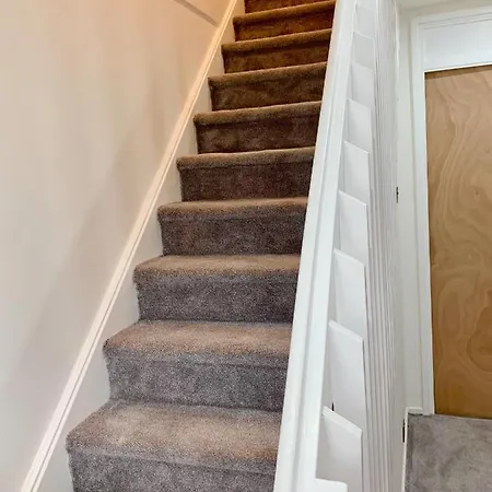 City Centre Spacious Double Room With En-Suite, Cliff Views & Private Wifi