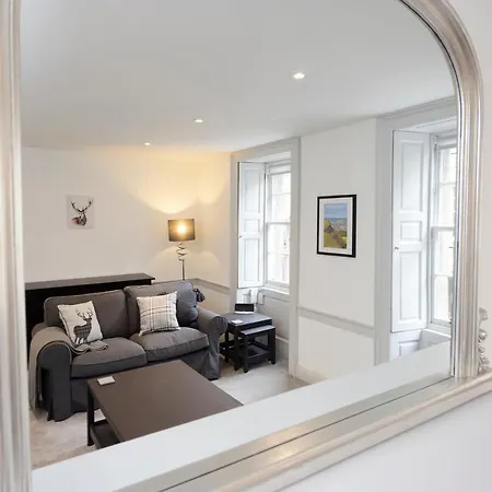 Joivy Elegant New Town Flat Near Princes Street * Edinburgh