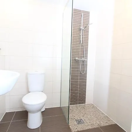 Modern With Free Parking And Private Garden Appartement