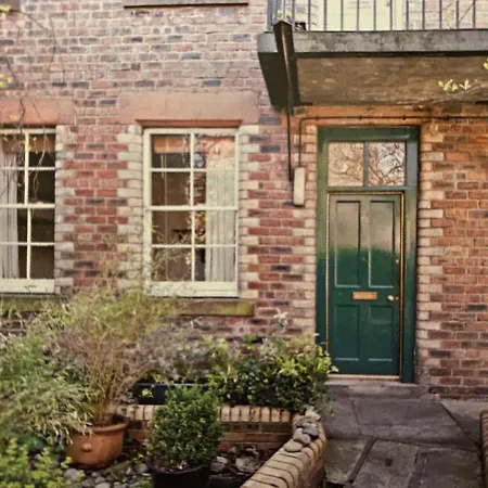 The Cosy Courtyard * Edinburgh