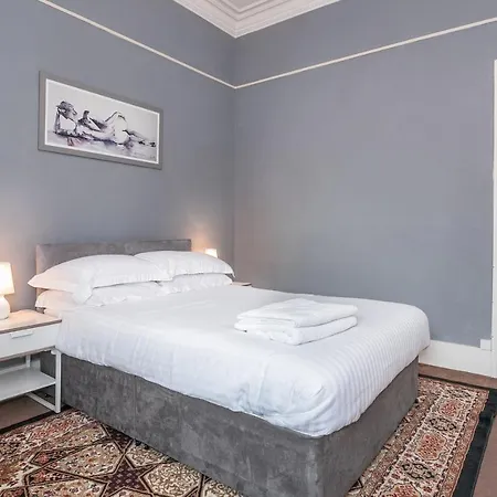 The Victorian - 3 Bedroom *