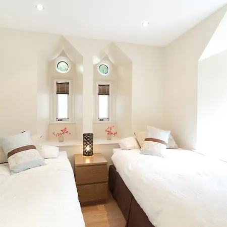 Church * إدنبرة