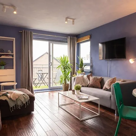 Bright And Spacious Apartment Near City Centre Edinburgh