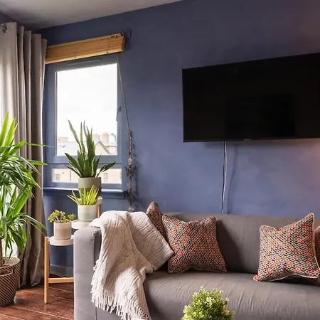 Bright And Spacious Apartment Near City Centre