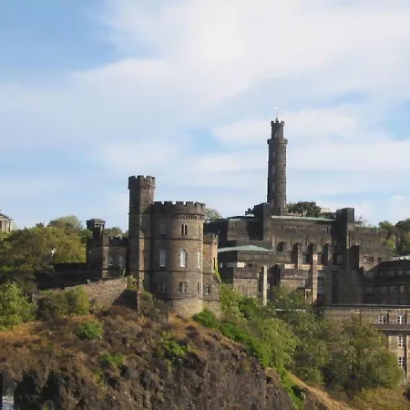 Cozy Beside Castle!!! *