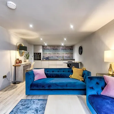 Scotland St - Stylish In Famous Edinburgh's New Town Apartment *