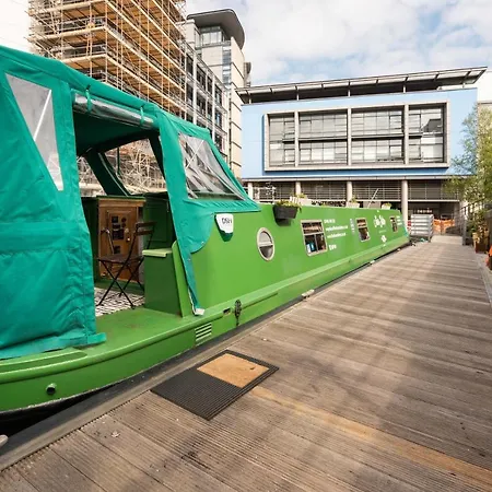 - Houseboats Bateau-hôtel
