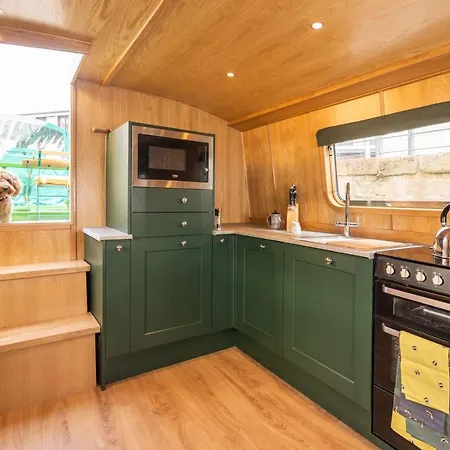 - Houseboats Botel 4*