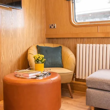 - Houseboats Bateau-hôtel