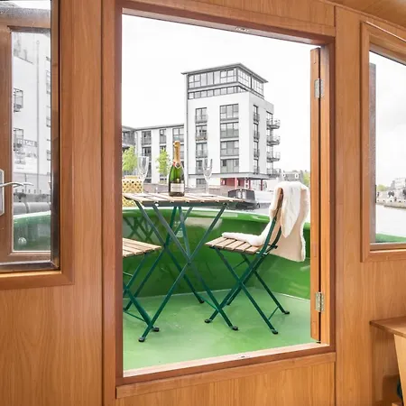 - Houseboats Bateau-hôtel Édimbourg