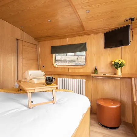 - Houseboats 4* Edinburgh