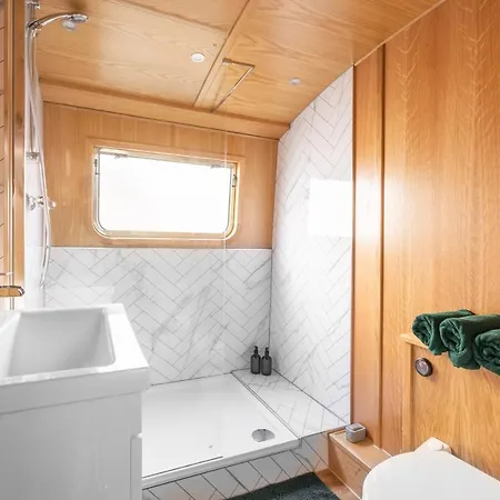 Bateau-hôtel - Houseboats 4*