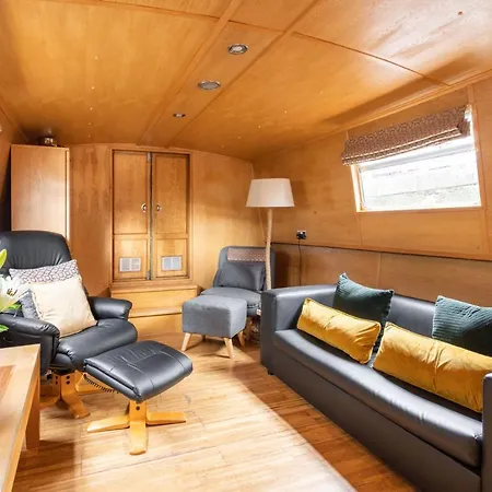 - Houseboats Bateau-hôtel