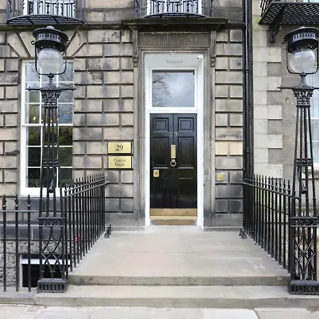 29 Queen Street Luxury Flats شقة فندقية *