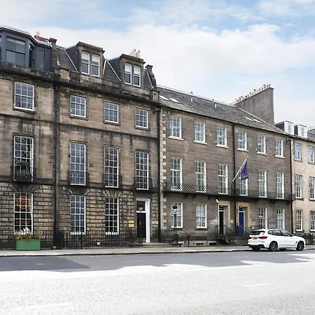 29 Queen Street Aparthotel 4*