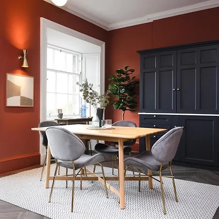 29 Queen Street Aparthotel
