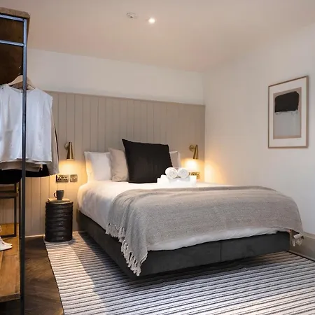 29 Queen Street Luxury Flats 4*