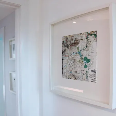 Beautiful With Castle Views And Garden And Parking *