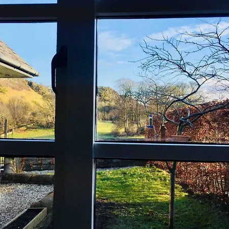 Beautiful With Castle Views And Garden And Parking
