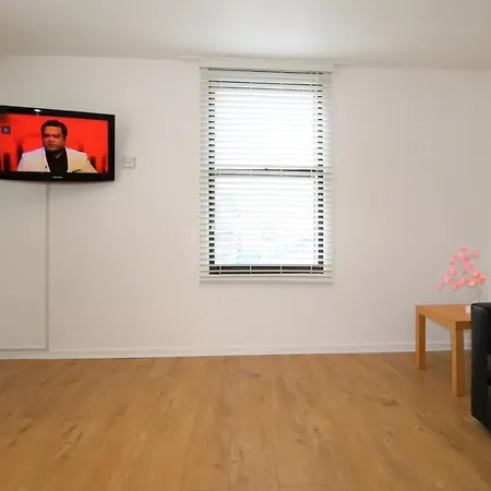 3 Bedroom Centre In Lauriston Place * Edinburg
