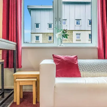 Luxury Main Door Pad With Free Gym & Secure Parking Διαμέρισμα