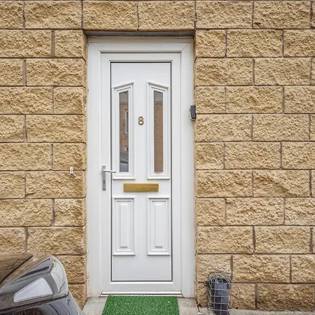 Luxury Main Door Pad With Free Gym & Secure Parking Διαμέρισμα *