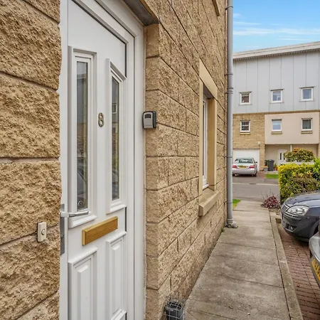 Διαμέρισμα Luxury Main Door Pad With Free Gym & Secure Parking *