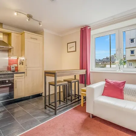 Luxury Main Door Pad With Free Gym & Secure Parking Διαμέρισμα *