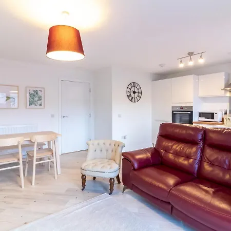 Pass The Keys Light-Filled New Build 2Bd Apartment