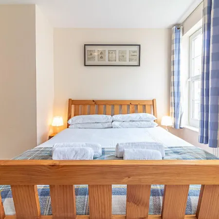 Pass The Keys Spacious And Central Flat, Sleeps 5 *