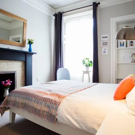 Cosy Flat Next To Cool Neighbourhood *