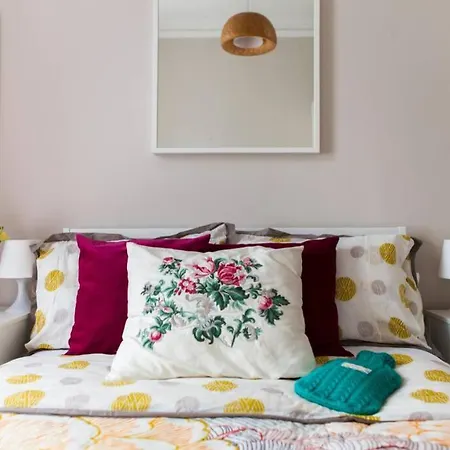 Cosy Flat Next To Cool Neighbourhood